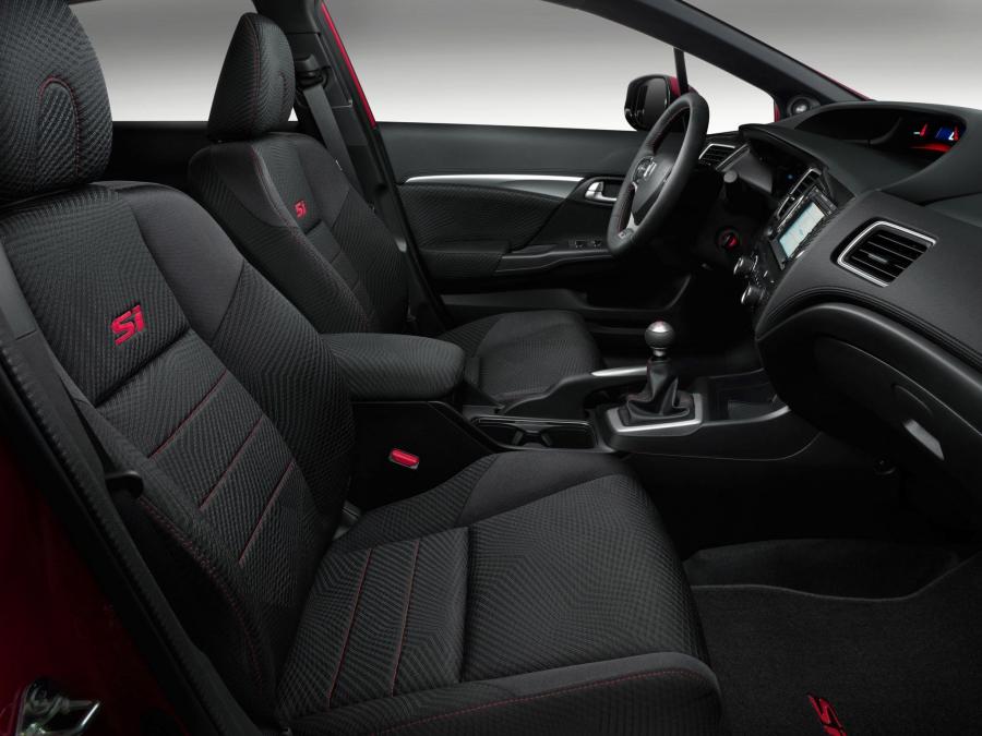  Honda Civic Si Sedan 2013 года  (US) (фото 2 из 6)